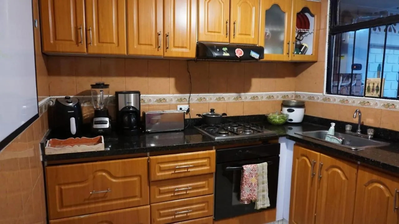 Habitaciones Cerca Del Aeropuerto بوغوتا منزل للإقامة